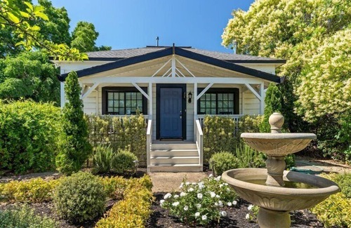 Healdsburg Cottage | Wine Country Cottage sleeps 4, Healdsburg, Spa
