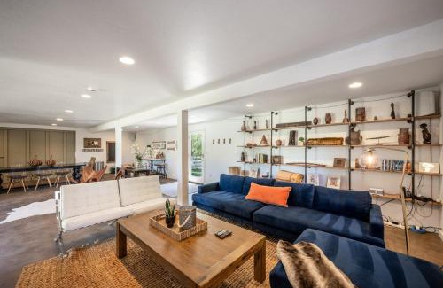 Sonoma House | Wine Country Estate by AvantStay Pool Spa Barn