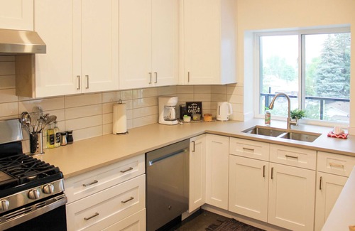 Okanagan-Similkameen Apartment | Wine Country Retreat - Walk to Beach, Rooftop Views