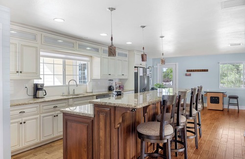 Temecula House | Wine Country Retreat | Gorgeous Views, Minutes to Wineries