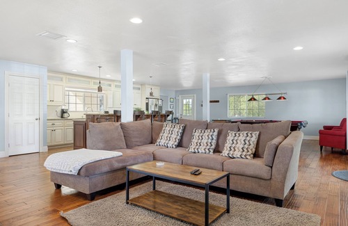 Temecula House | Wine Country Retreat | Gorgeous Views, Minutes to Wineries