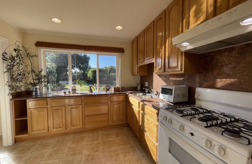 Sonoma Villa | Wine country villa, garden, pool, Jacuzzi, walk to Sonoma square