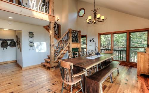 Big Canoe House | Wine Down Cottage - Mountain Views Sip Wine Fireside Watch Netflix Play Golf