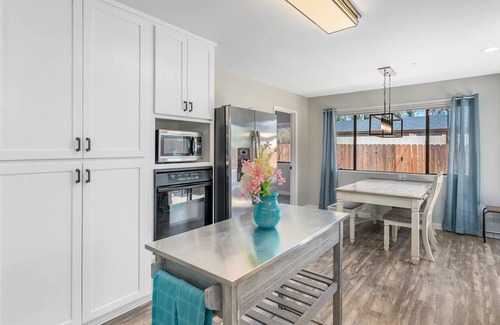Templeton Cottage | Wine Down Getaway-Near Wineries & Tin City