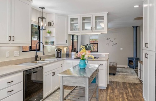 Templeton Cottage | Wine Down Getaway-Near Wineries & Tin City