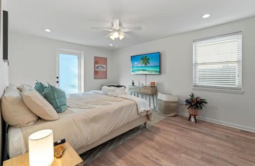 Jacksonville Beach House | Wine Down, Heated Saltwater Pool