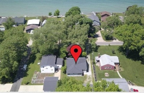 Madison Beach Cottage | Wine|Lake|Geneva-On-The Lake|CLE
