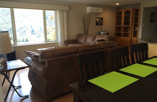 Okanagan-Similkameen House | Wine Lover's Paradise with Spectacular Lake and Vineyard Views.