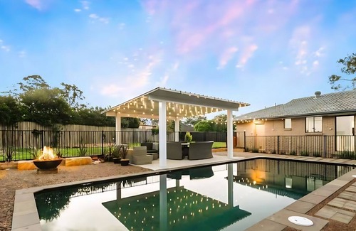 Nulkaba House | Wine Stop Quarters Pool, Tour, Pickup Wineries