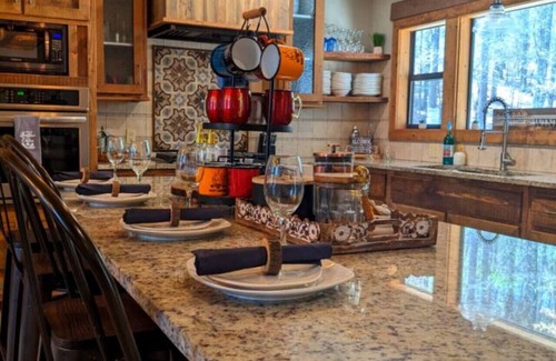 Broken Bow Apartment | Wine Time – Shuffleboard, Table Arcade, Play Set