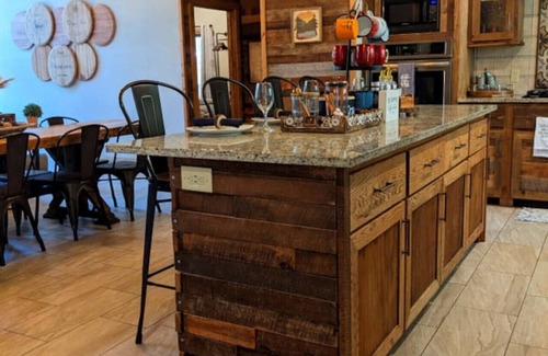 Broken Bow Apartment | Wine Time – Shuffleboard, Table Arcade, Play Set