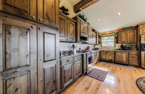 Ruidoso Ski Chalet | Wine & Wilderness: MTN Luxe Chalet/Hot Tub/Views