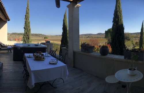 Cavillargues House | Winegrower's house with jacuzzi, sauna, spacious terrace and panoramic view