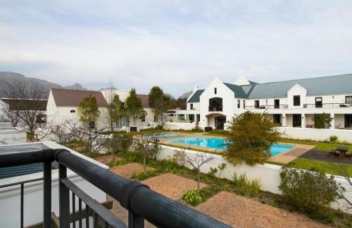 Stellenbosch Cabin | Winelands Golf Lodges 12