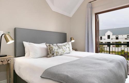 Stellenbosch Cabin | Winelands Golf Lodges 12