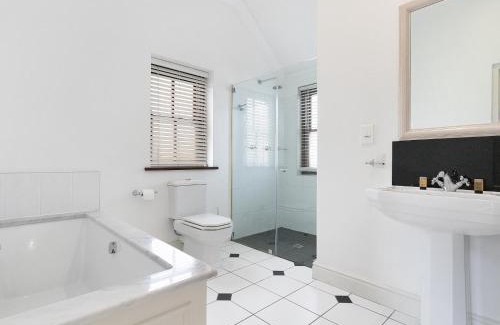 Stellenbosch Cabin | Winelands Golf Lodges 12