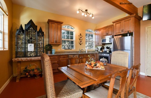 Paso Robles House | Winemakers Porch Incredible Home nestled in a vineyard