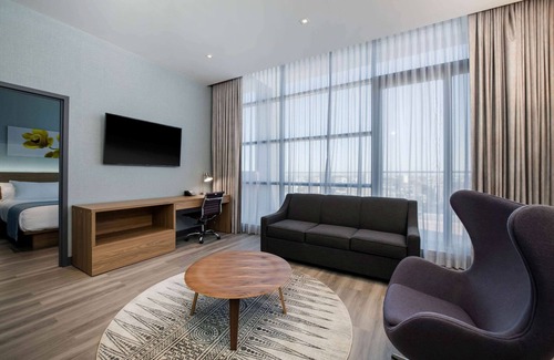 Queens Hotel | Wingate by Wyndham Long Island City