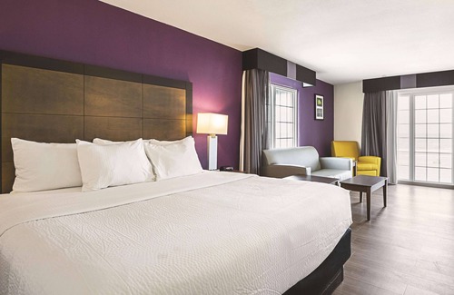 San Jacinto Hotel | Wingate by Wyndham Galveston Beachfront at the Seawall