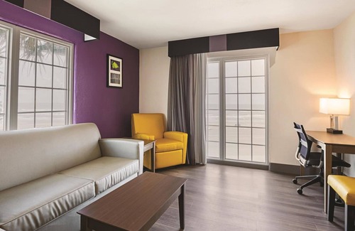 San Jacinto Hotel | Wingate by Wyndham Galveston Beachfront at the Seawall