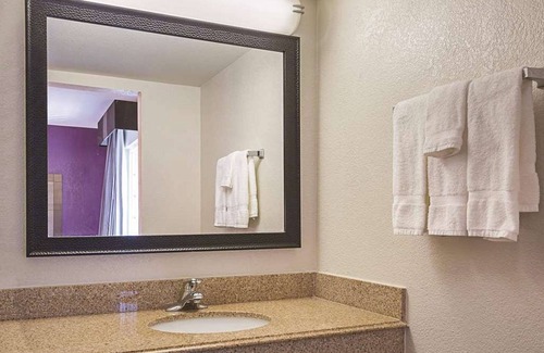 San Jacinto Hotel | Wingate by Wyndham Galveston Beachfront at the Seawall