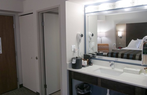 Hayfield Dundee Hotel | Wingate by Wyndham Louisville Fair and Expo