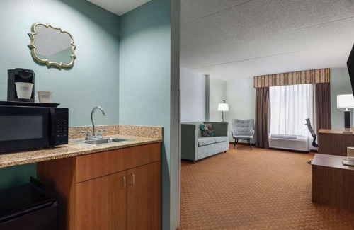 Jeffersontown Hotel | Wingate by Wyndham Louisville East