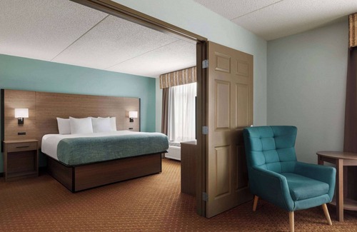 Jeffersontown Hotel | Wingate by Wyndham Louisville East