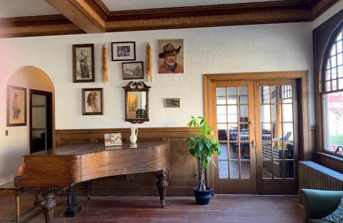 Independence Hotel | Winnedumah Hotel