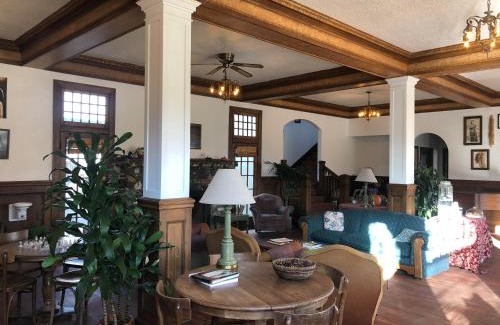 Independence Hotel | Winnedumah Hotel