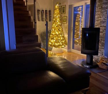Stocksfield House | Winnie Cottage - Hot Tub, Games Room, Sauna, Large Garden