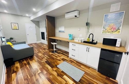 Wexford House | "Winnie The Pooh" Cozy Solo Studio Toronto