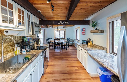 Moultonborough Ski Chalet | Winnipesaukee Cabin w beach/boat ramp access- .75 mile to the lake!