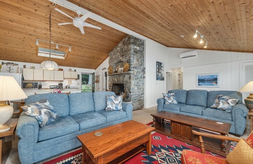 Meredith House | Winnipesaukee House and Guest House Sleeping 8
