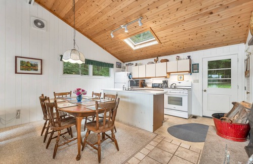 Meredith House | Winnipesaukee House and Guest House Sleeping 8