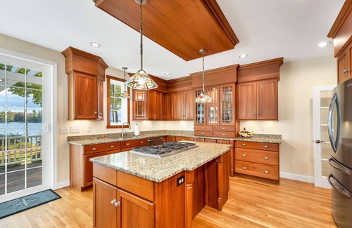 Moultonborough House | Winnipesaukee Luxury Home for 14 Prime Location LABOR DAY WEEK SPECIAL