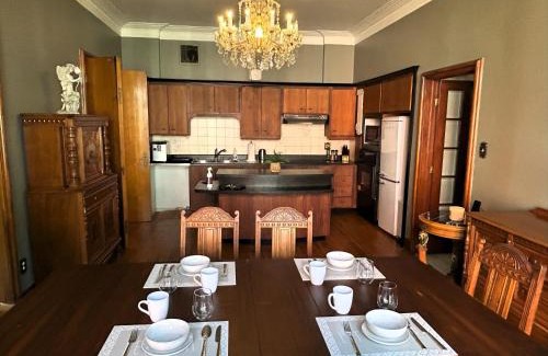 Sherbrooke Apartment | Winston Churchill