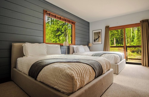 Golden Cabin | Winston Lodge