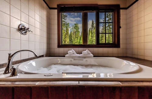 Golden Cabin | Winston Lodge