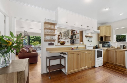 Lake Tarawera House | Winstone Cottage - Waterfront Lake Tarawera Home