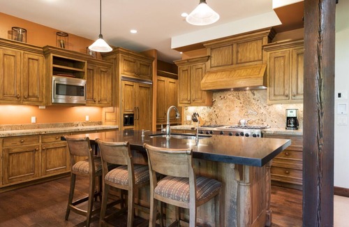 North Park City Cottage | Winter Dates Available! Glorious Cottage, Silver Star #15, with Private Hot Tub