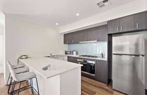 Mandurah House | Winter Family-Friendly Getaway | Sleeps 5 | Ping Pong | BBQ | Office Desk