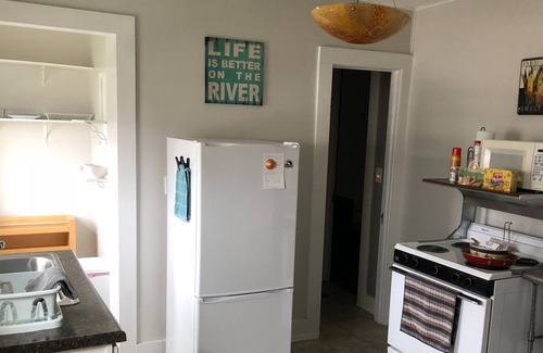 Loudonville Apartment | WINTER GETAWAY - 1st Floor 2 Bedroom APT DOWNTOWN LOUDONVILLE