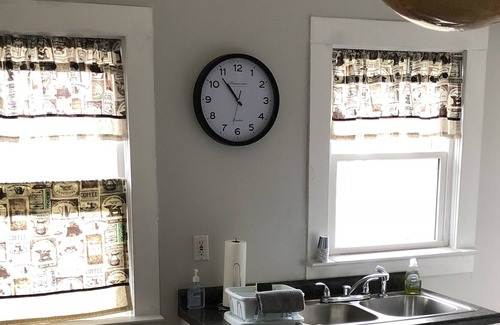 Loudonville Apartment | WINTER GETAWAY - 1st Floor 2 Bedroom APT DOWNTOWN LOUDONVILLE
