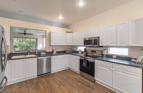 Lakeside Plantation Villa | Winter Getaway in Amenity Filled Community