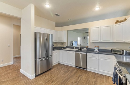Lakeside Plantation Villa | Winter Getaway in Amenity Filled Community