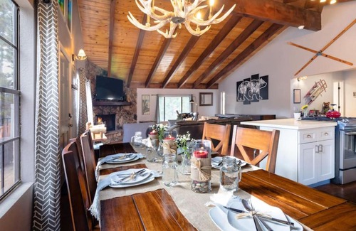Moonridge House | Winter Getaway Spa Fire-table Close to slopes