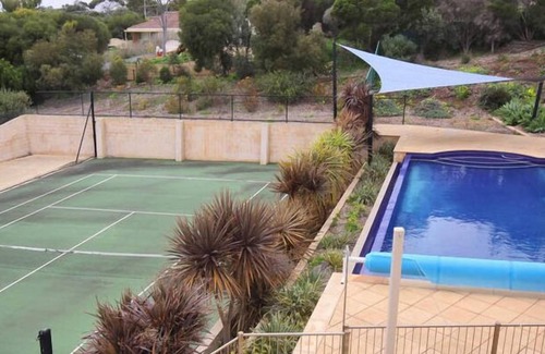 Normanville House | Winter Golf Special stay 4 nights pay for 3 plus a round on us*🏌️‍♂️⛳🌞