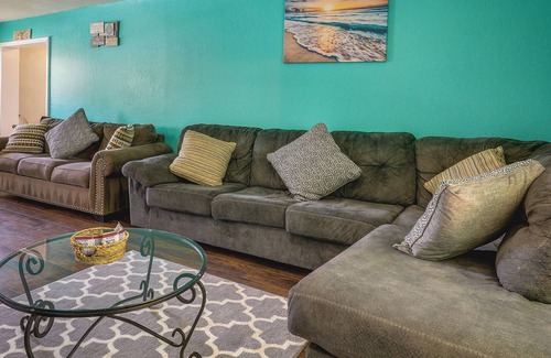 Inwood House | Winter Haven Vacation Rental w/ Patio & Gas Grill!