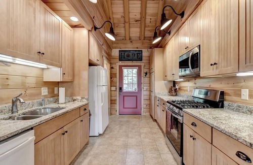 Helen Cabin | Winter Sale: Cabin on 11 acres- Pond & Mtn Views